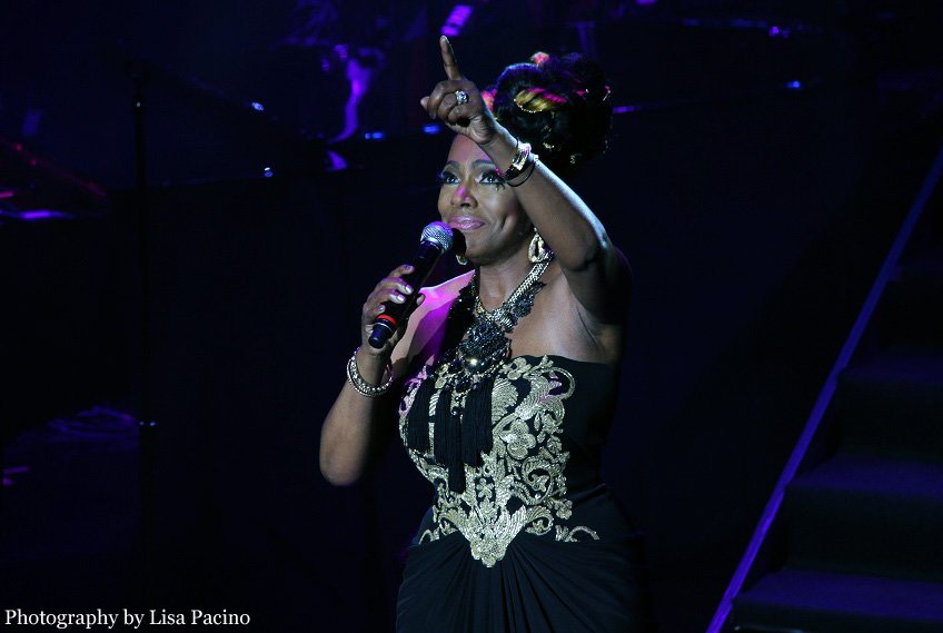 VLPacino's tweet photo. @thesherylralph @DivasSimplySing #DIVA25 Los Angeles, October 24, 2015. Photo by @VLPacino https://t.co/zVF4oiJ1gY