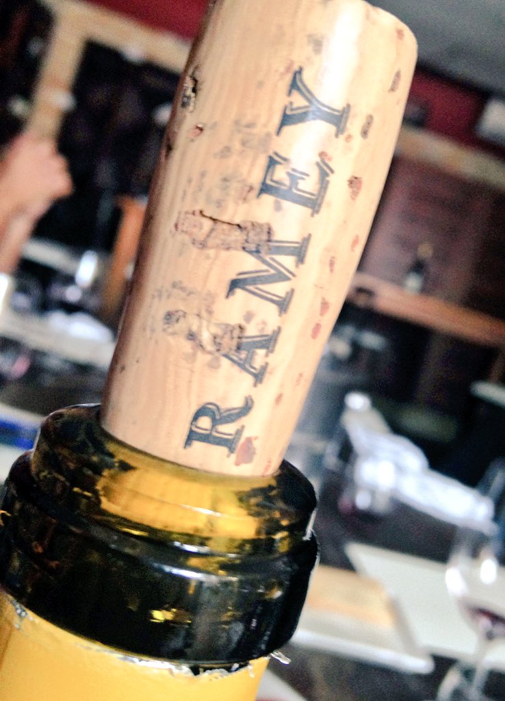 SommBarbosa's tweet photo. #HandsToWork A Chardonnay from @RameyWineCellar @SonomaChat https://t.co/G69gLZhlyu