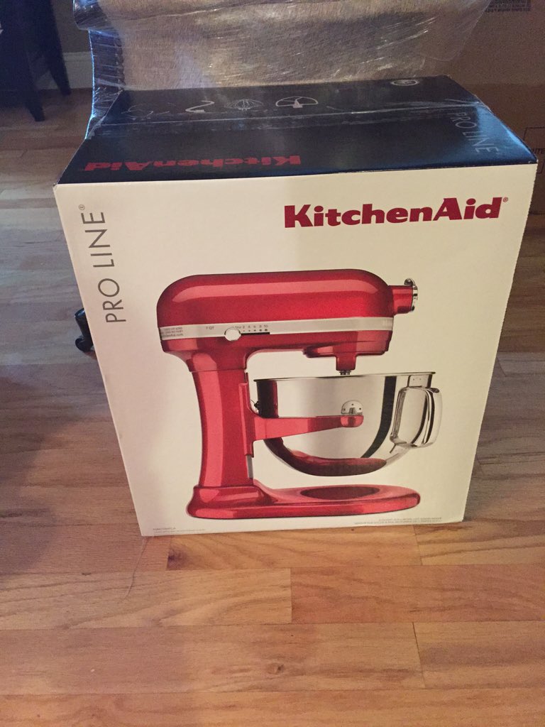 orderinthekitch's tweet photo. Hello lover 😍 I won this #proline @KitchenAidUSA at #mixedcon and feel so lucky! @MixedCon #inlove https://t.co/D1Jrh7r3cI