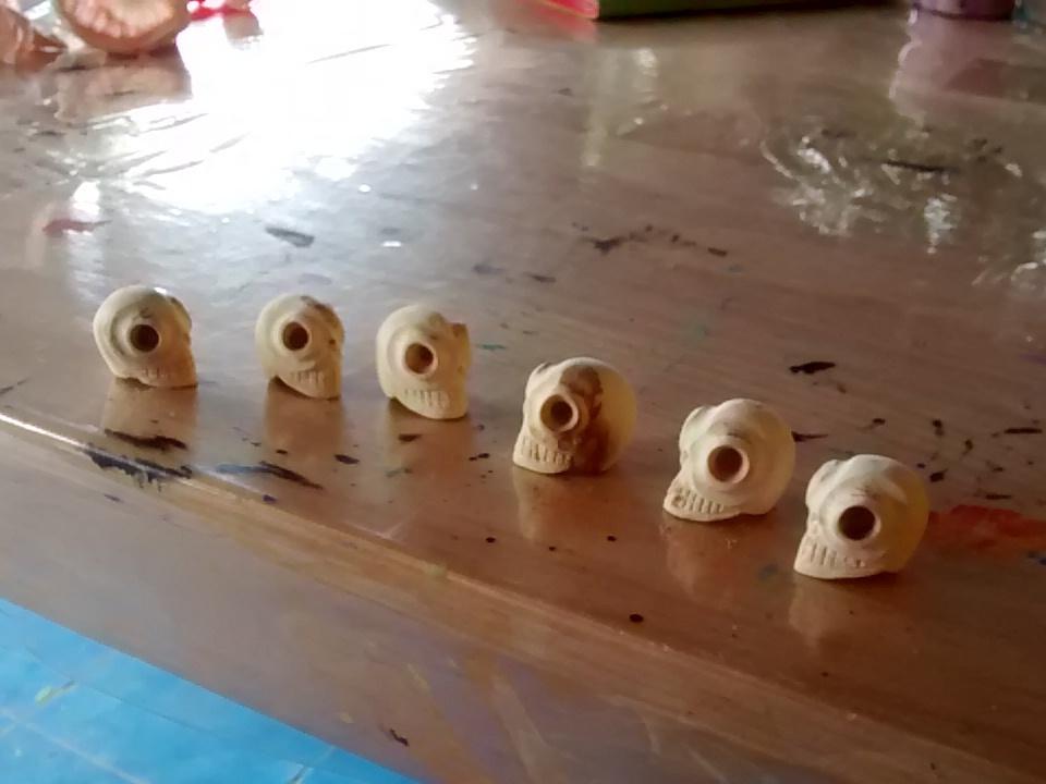 ArtCopal's tweet photo. Preparando el día de muertos, haciendo calaveras las encuentras en fabrijes oaxaca https://t.co/ftgmbq43Bh