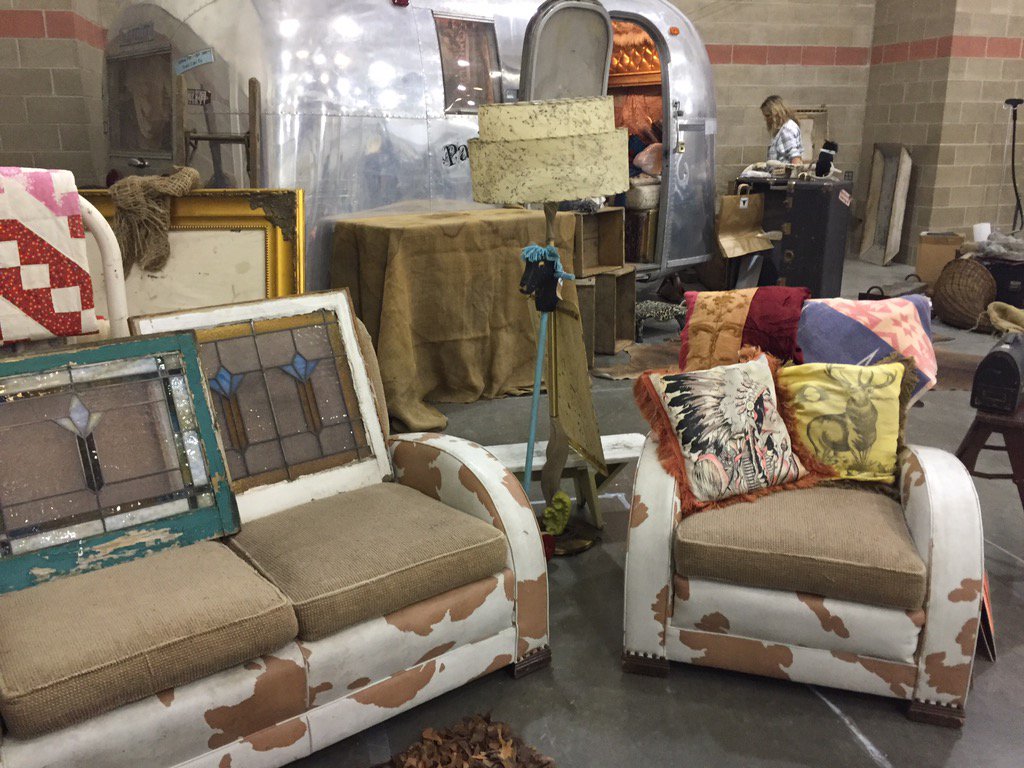 westmoonvintage's tweet photo. great pony print sofa &amp; chair, 1930's  #ponyprint #treasurehunter https://t.co/yrW8fTl0yT