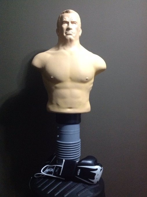 #boxing time.I introduce u to the BB.He's gonna take it for all the BB's out there who aren't tipping<a href="/tag/boxing"class="tags">#boxing</a><a href="/tag/ihatebb"class="tags"><span>#ihatebb</span></a>