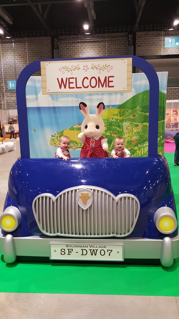 rachaeljaba2's tweet photo. Gorgeous girls today at @ToytopiaWorld,how cute :)@SylvanianUK https://t.co/LHwspU4WFN
