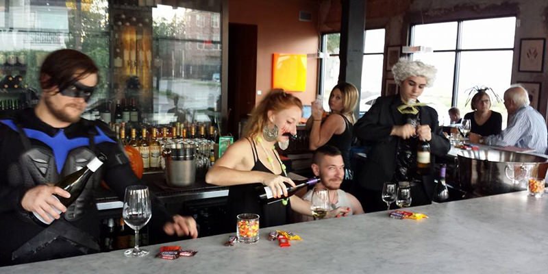 A nation of #wine lovers deserves this many great #winebars. How every major US city sips:
vinepair.com/wine-blog/the-…