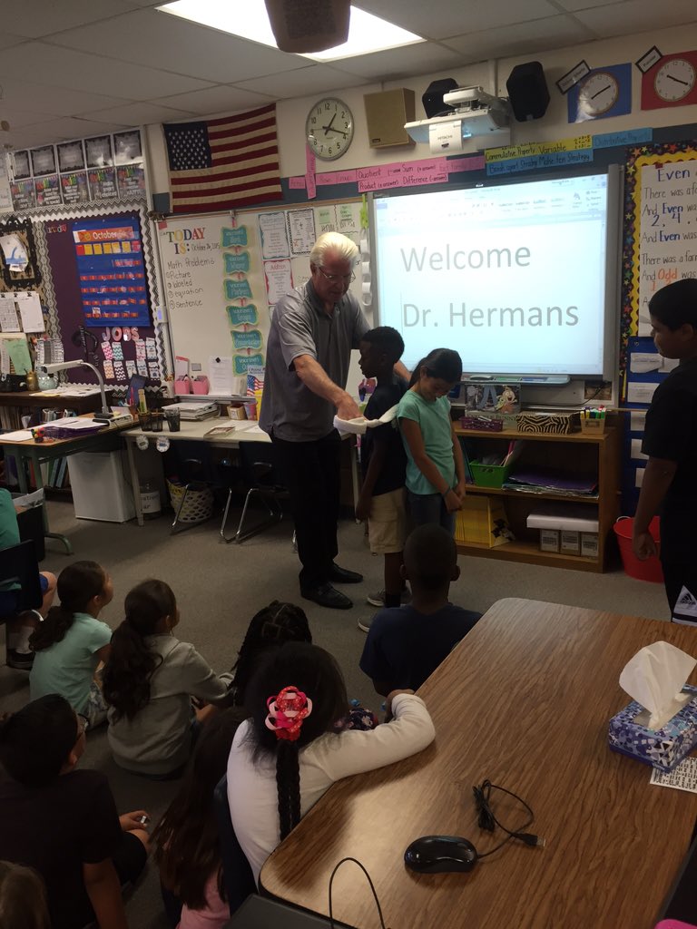 Bruce3rdgrade's tweet photo. Thank you Dr. Hermans for teaching our kids! #lasposascamarillo
@ssiglerlps
#PVshares
@pvsdcamarillo @DosCaminosDDS https://t.co/wsxIdTswbO