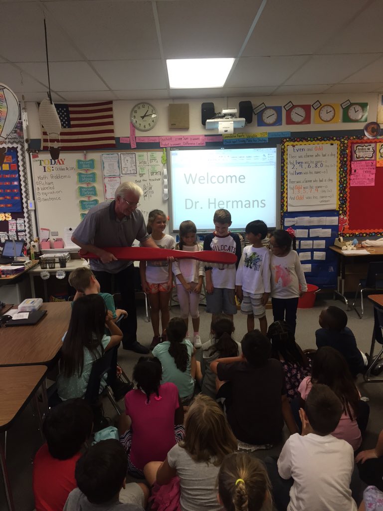 Bruce3rdgrade's tweet photo. Thank you Dr. Hermans for teaching our kids! #lasposascamarillo
@ssiglerlps
#PVshares
@pvsdcamarillo @DosCaminosDDS https://t.co/wsxIdTswbO