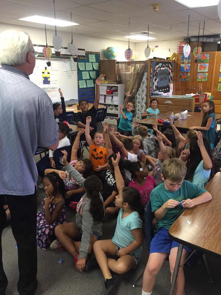 Bruce3rdgrade's tweet photo. Thank you Dr. Hermans for teaching our kids! #lasposascamarillo
@ssiglerlps
#PVshares
@pvsdcamarillo @DosCaminosDDS https://t.co/wsxIdTswbO