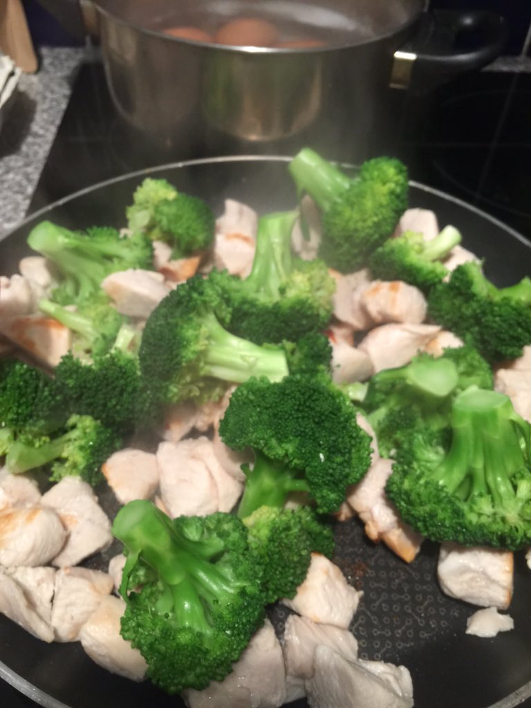 arranaro's tweet photo. To Me This Is Yummy! #EatClean #GetLean #ArranAro
Free 1KG Of Chicken Breasts Use Code: ArranA At @MuscleFoodUK https://t.co/lcJ74t3xAz