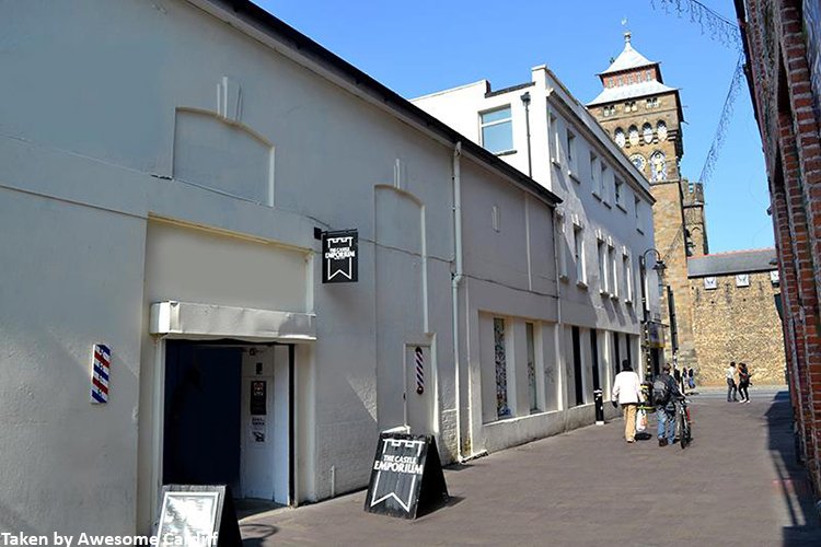 Awesome_Cardiff's tweet photo. Christmas is on the way &amp; at the @CastleEmporium you can pick up some great xmas gifts :) https://t.co/rQDLPmhwjf :) https://t.co/QOD9npGnIC