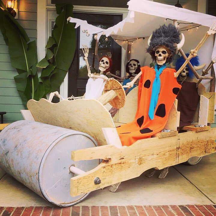 BaxterSkeletons's tweet photo. It's the FLINTBONES!! #baxterskeletons #DIYHalloween https://t.co/IPOXbQq3RN