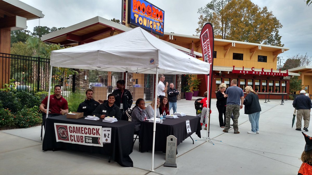 TheGamecockClub's tweet photo. We're here and ready for the Jr. @TheGamecockClub Annual Boo at the @RiverbanksZoo! Gates open at 6 pm!  #Gamecocks https://t.co/ka6xrdEDIb
