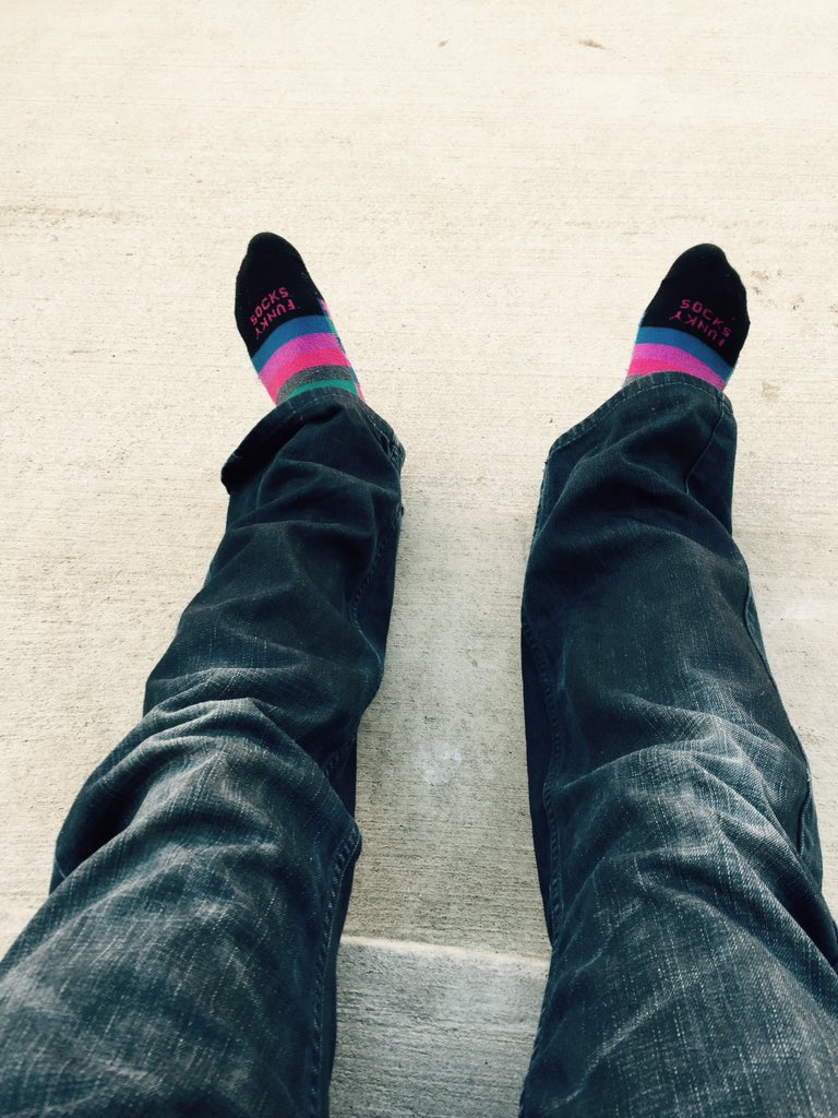 djsethlowery's tweet photo. Chillin in my #funkysocks #funkysocksday #sockswag https://t.co/azlcHeW0RX