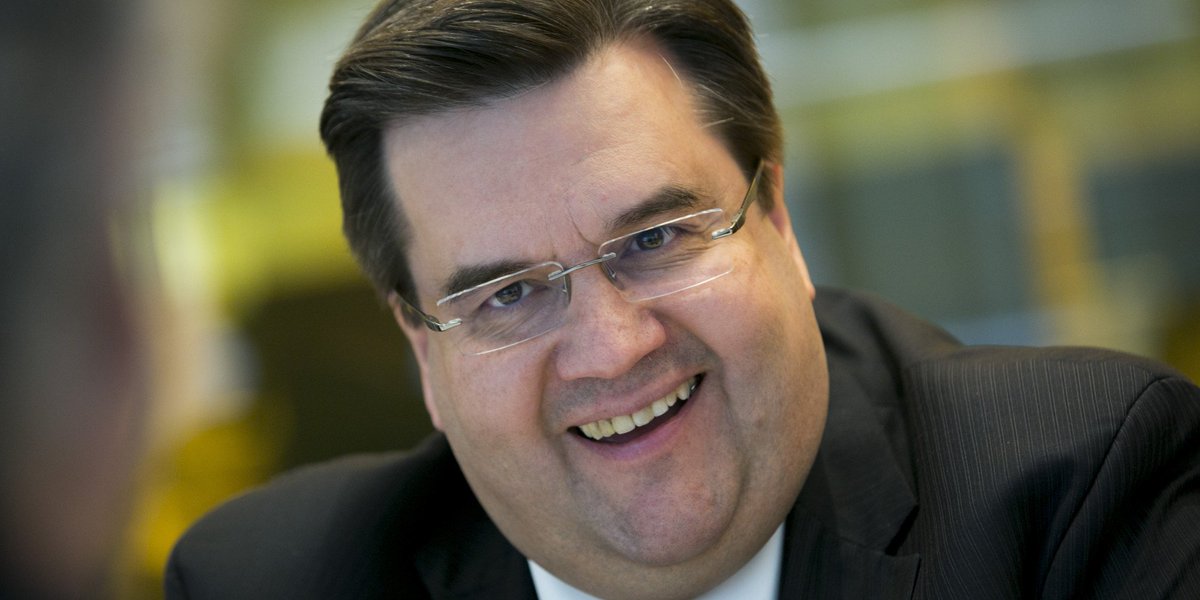 HuffPostQuebec's tweet photo. Sur son compte #Twitter, le maire Coderre a plus de 63% de «faux» abonnés #polmtl https://t.co/QTxQXRWwtl https://t.co/W2fAYyV6AG
