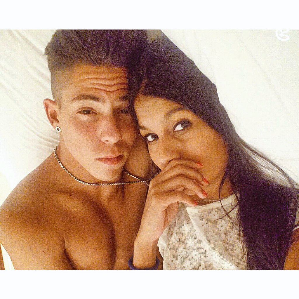 AlvaroMarquezL's tweet photo. @AnaAriasJ q te quiero pequeña koala 👰🏽🐨 https://t.co/nnCk59nDGd