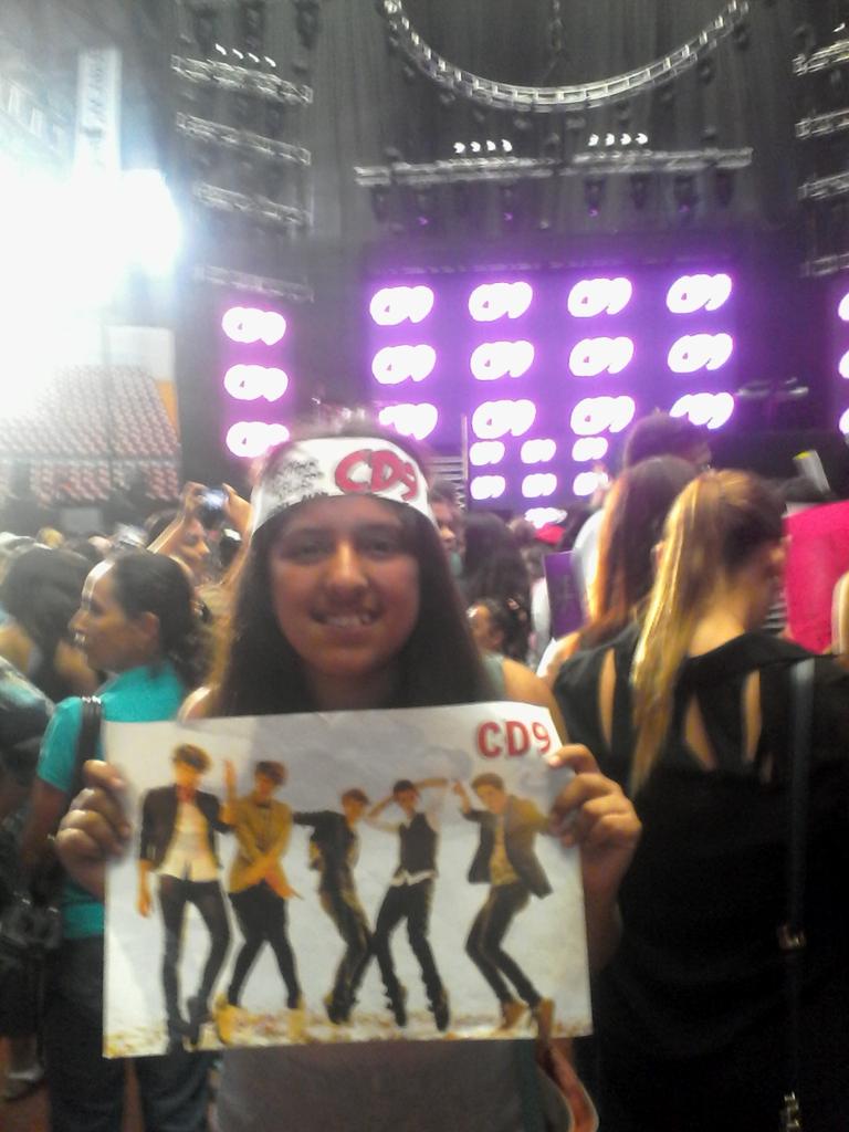 DDariana02's tweet photo. @CocaColaFM @somosCD9 #CocaFMFan soy coder porque moriría si lo llego a conocer neta #coderde❤ https://t.co/Lecsfeue8V