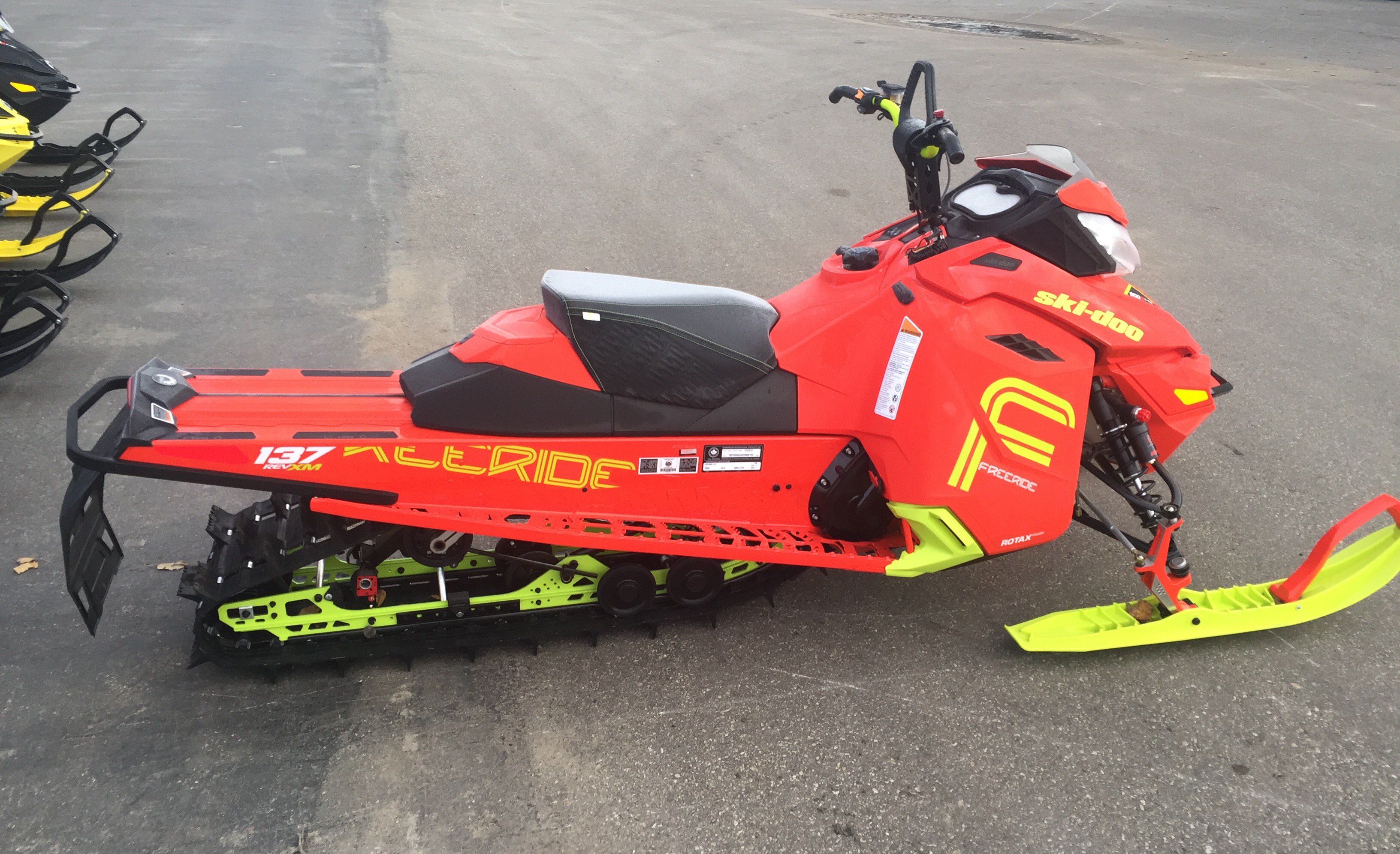 X 上的Stojan's PowerSports：「2016 FreeRide 137"/2.25" electric start  available, call for pricing and info 780-538-2934 https://t.co/COv9tLQaSF」  / X