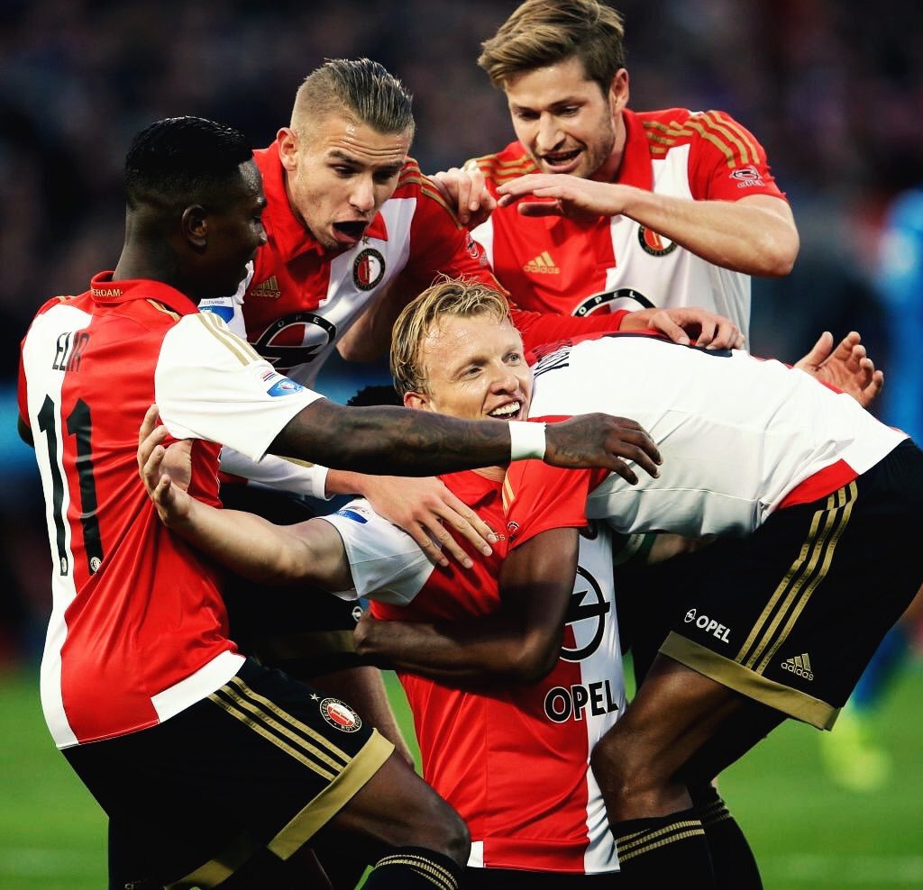 Dosis_Futbolera's tweet photo. Dirk Kuyt la volvió a liar. Anotó su segundo HAT-TRICK consecutivo en la Eredivisie con el Feyenoord. 35 añitos. https://t.co/CbJEt0SAl5