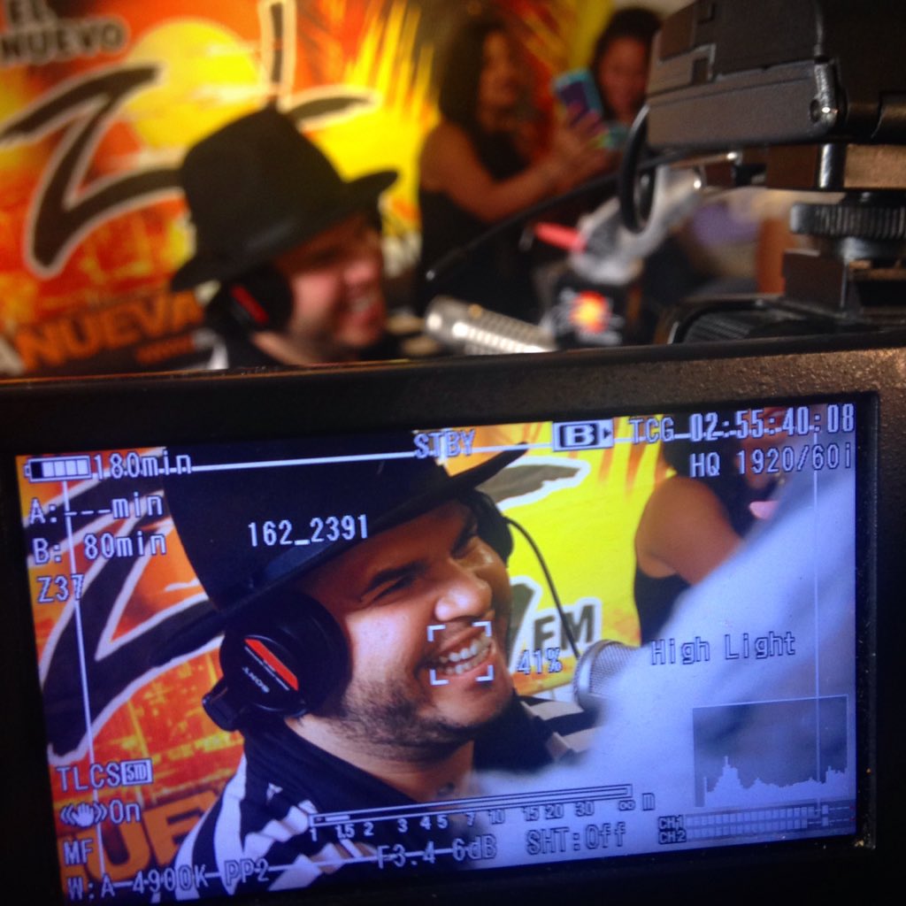Project7Films's tweet photo. Interview with @farruko_official in @ElZol1067 #farruko #visionary #radio #Miami #SonyProUsa https://t.co/PNd4fLw1Vz