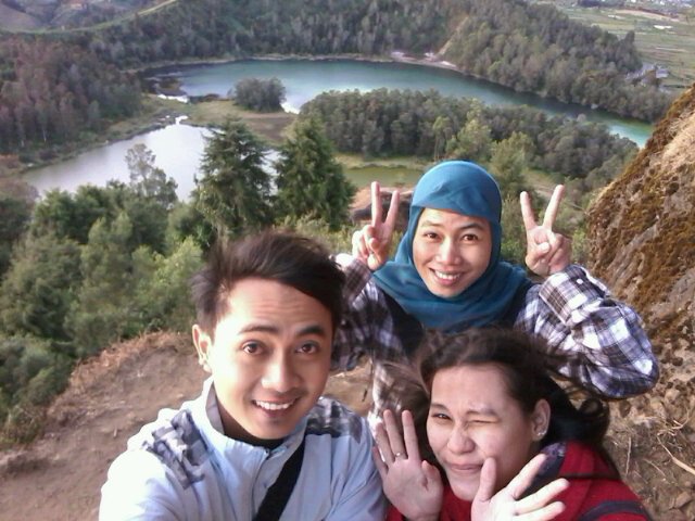 KhairunisaGomez's tweet photo. Dibuangsayang #TalagaBiru #DiengWonosobo #IndahnyaBersyukur #EksploreDieng @PendakiHijabers @PendakiCantik https://t.co/JqgWjzhWuJ