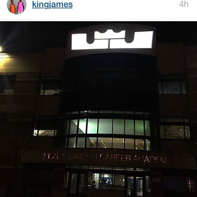 ShaiTheHippie_'s tweet image. SIMEON NEVER HAS THE LEBRON SIGN ON IT NOW!!!!! 😱 #bestHSinChicago #wolverine #class2012 #alumni