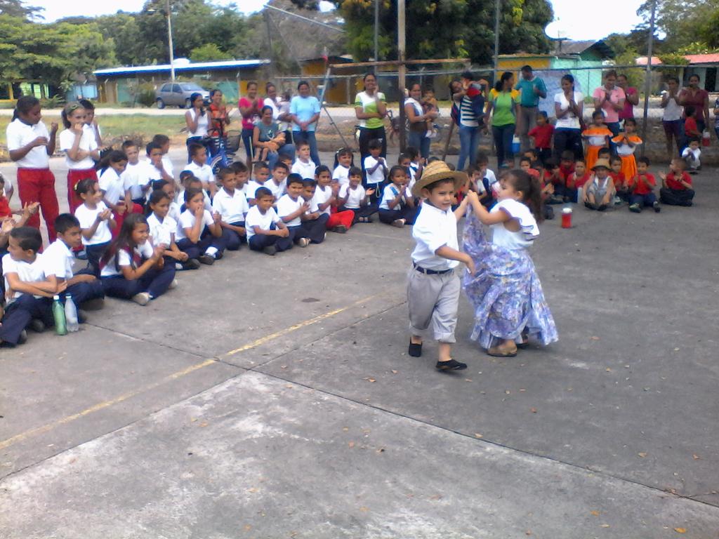 CEFIDERM1AAT's tweet photo. Inauguración juegos intercursos EPB Calceta Abajo @MPPEDUCACION @DEPORTEZEB @Sorayaachkar @rodulfohumberto https://t.co/CyNDGTmGwQ