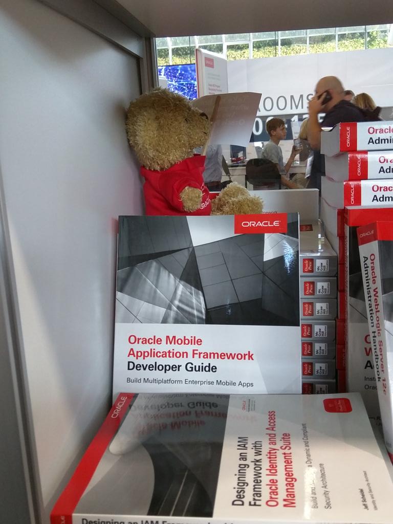 lucb_'s tweet image. Still available. Get your copy now #OracleMAF #oow15