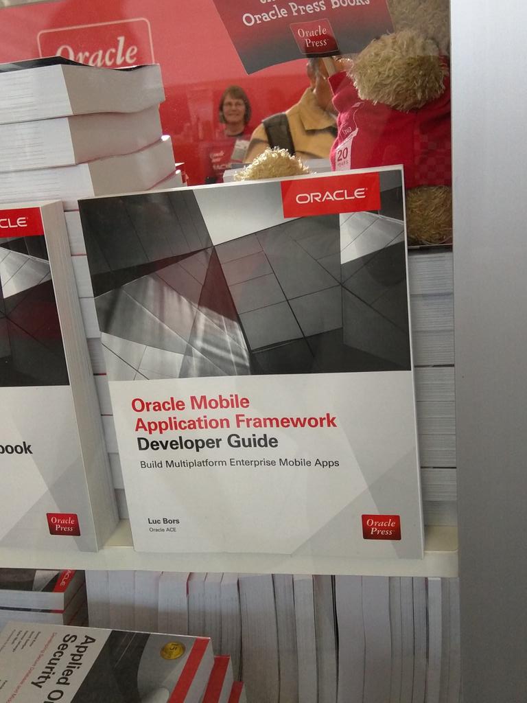 lucb_'s tweet image. Still available. Get your copy now #OracleMAF #oow15