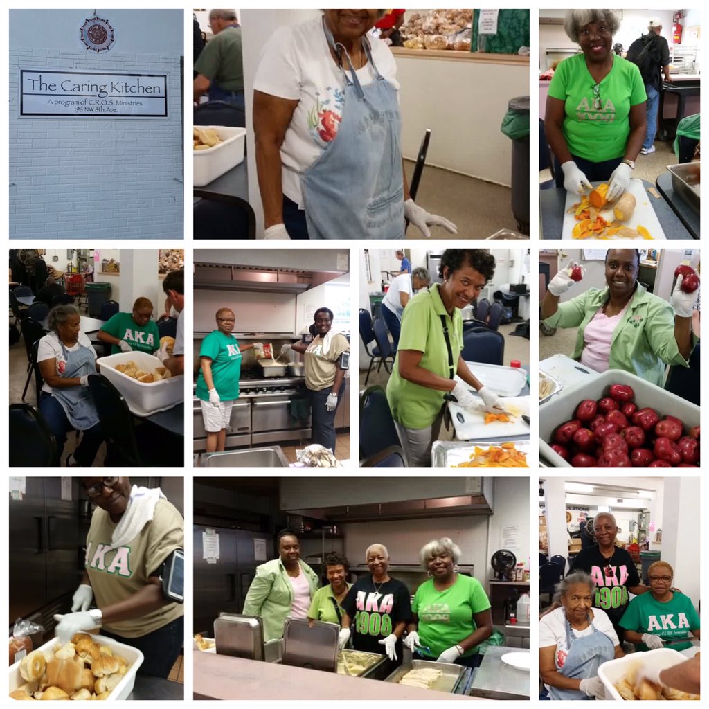 XiPiOmegaAKA's tweet photo. Xi Pi Omega chapter giving back to the community! #CaringKitchen #ServiceToAllMankind #AKA1908 https://t.co/7cJ4RAEzus