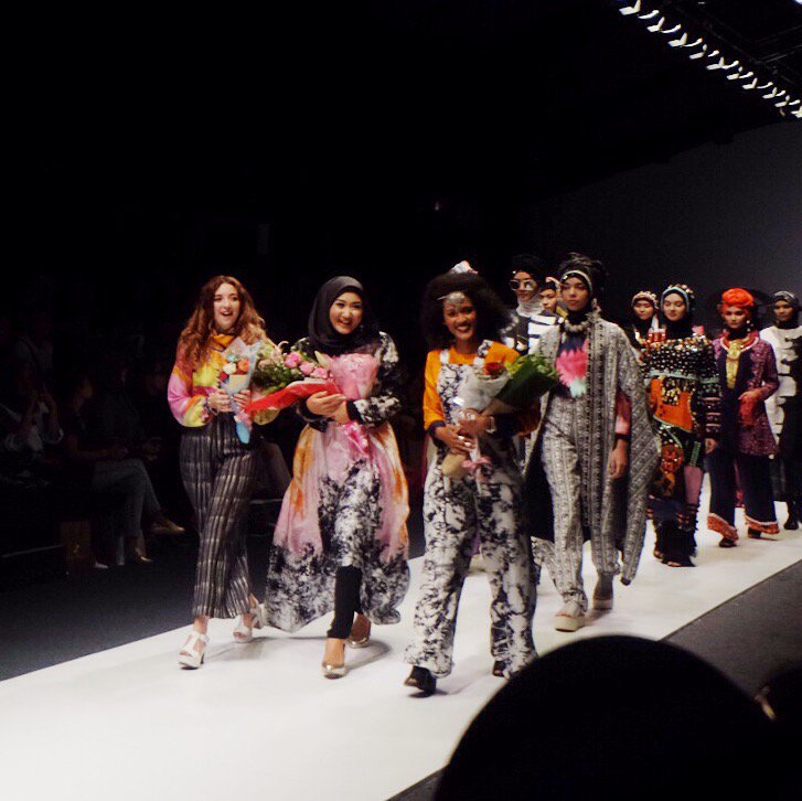 Proud .<a href="/LCFLondon/">London College of Fashion</a>'s @loudsaidnelly <a href="/odettesteele/">Odette Steele</a> triumphed <a href="/JKTfashion/">Jakarta Fashion Week</a> with their riotous <a href="/dianpelangi/">Dian Pelangi</a> collab.