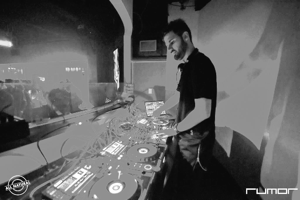 luxuryPHL's tweet photo. @RumorPhilly in the booth #PhillyVIP https://t.co/t6hahi3HM1