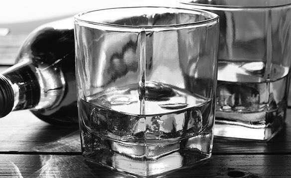luxuryPHL's tweet photo. Classy alcohol is everything. #PhillyVIP https://t.co/RfOoAlSmOc
