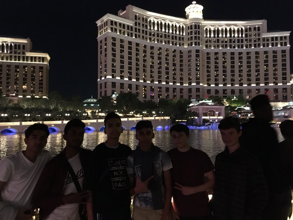 GeogAttwell's tweet photo. #Vegas #BellagioFountains #SWUSA15 https://t.co/FsM5TGsgVW