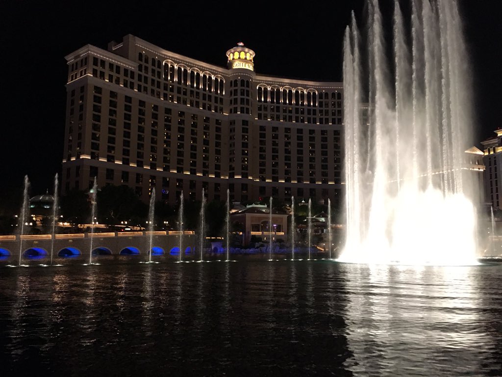 GeogAttwell's tweet photo. #Vegas #BellagioFountains #SWUSA15 https://t.co/FsM5TGsgVW