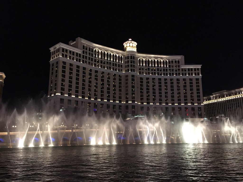 GeogAttwell's tweet photo. #Vegas #BellagioFountains #SWUSA15 https://t.co/FsM5TGsgVW