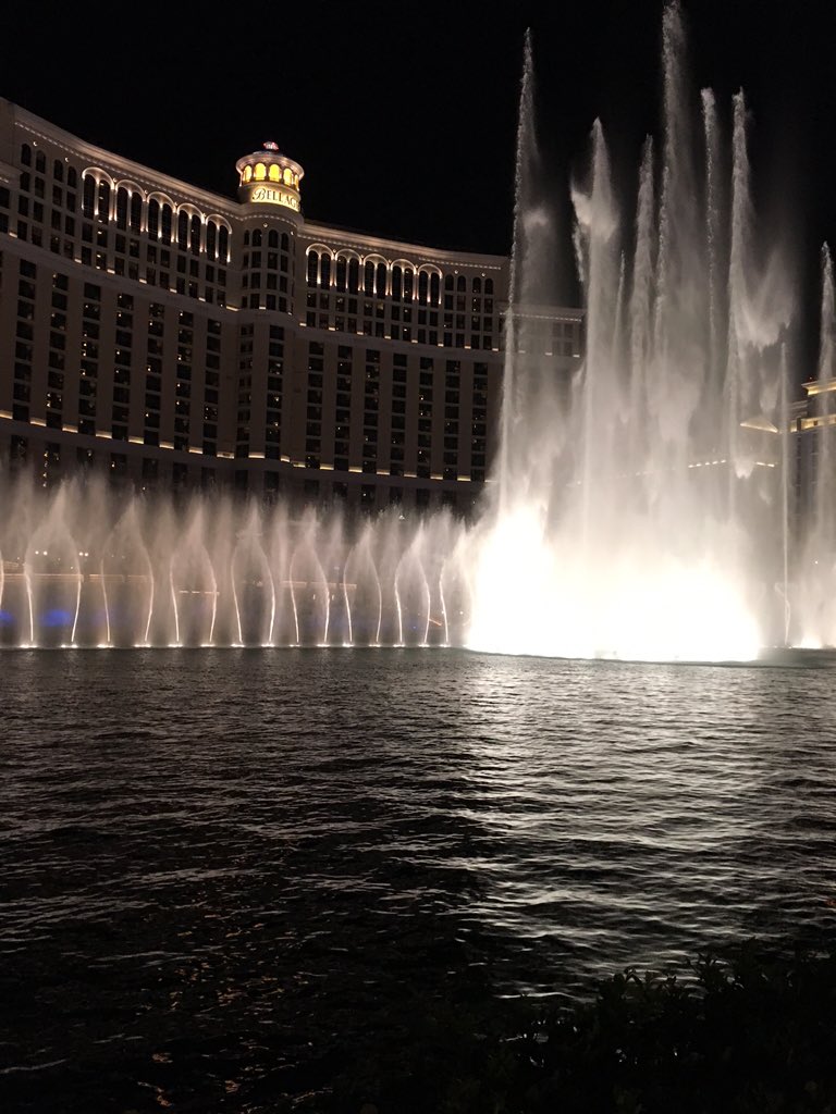 GeogAttwell's tweet photo. #Vegas #BellagioFountains #SWUSA15 https://t.co/FsM5TGsgVW
