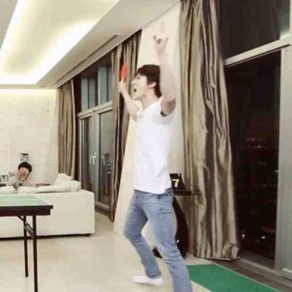 honeykaisoo's tweet photo. Lmao Sehun 😂😂 https://t.co/oaeBZ5GLiB