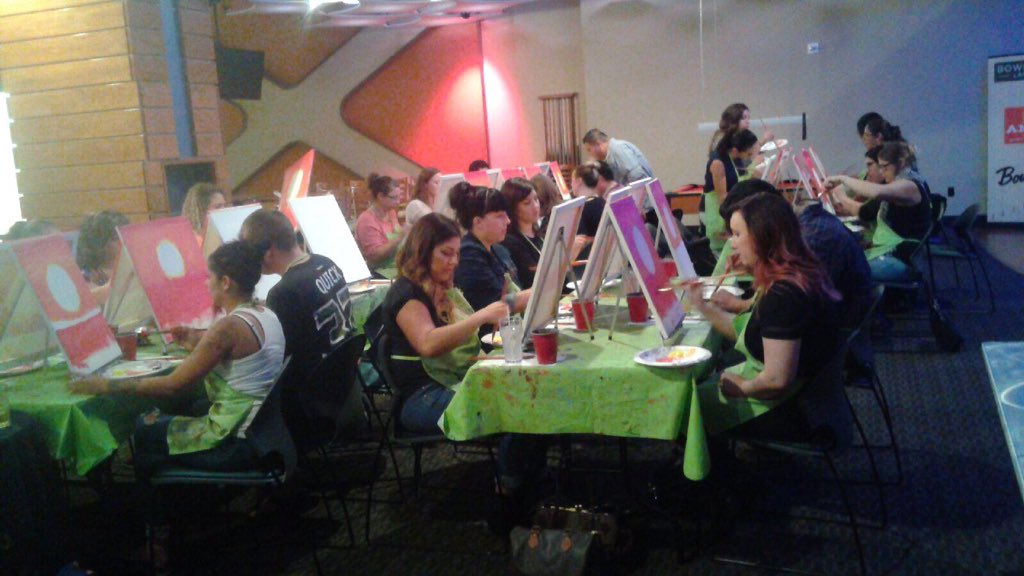 PaintNiteLA's tweet photo. Cheers to another fun night #DrinkingCreatively at @bowlmorlanes in #Anaheim! #PaintNiteOC #PaintNite #Bowlmor https://t.co/n2K0rkUJ4x