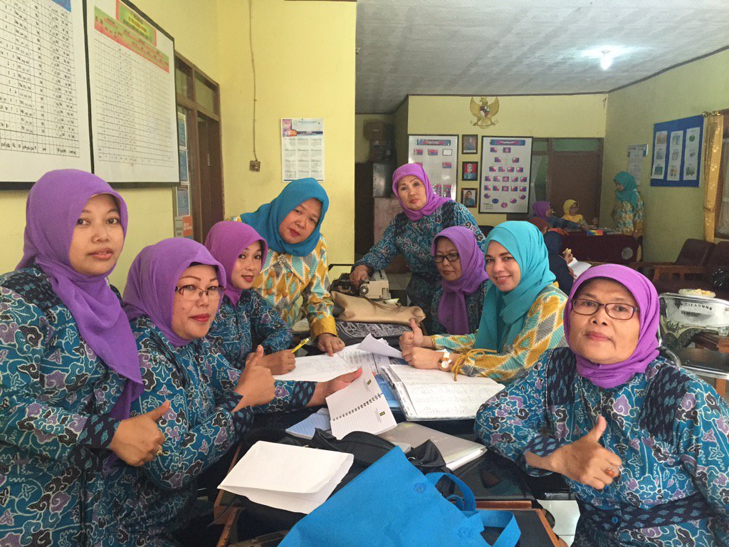 HERLINAZAM2's tweet photo. @ata_lia @siti_odedMD @PKK_KotaBDG @PKK_KotaBDG @TP_PKKCIPADUNG @KecamatanCibiru giat Binwil Kesrak Pkk Kb kes https://t.co/nFkWhR0Z6k