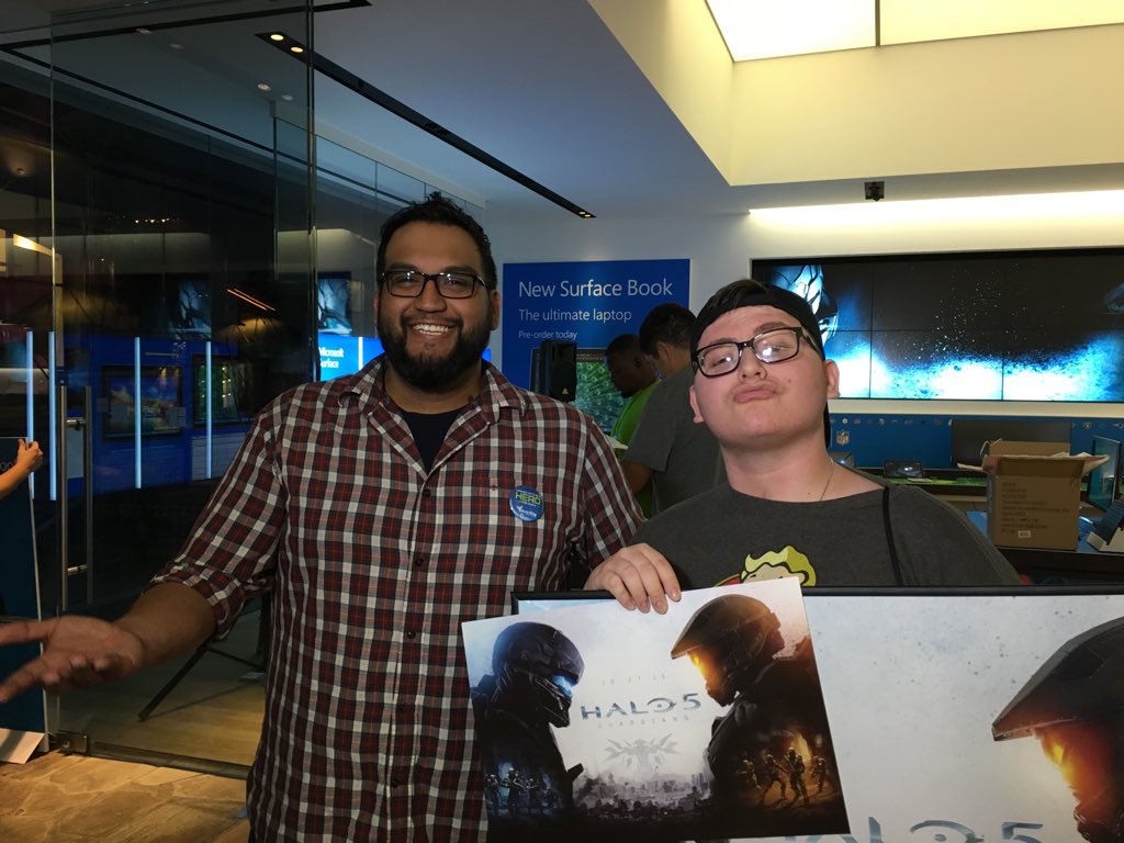 BlastApe's tweet photo. Halo 5 Guardians Contest Winner for Launch Night! Thanks for joining us #HuntTheTruth #blastape https://t.co/5amToayMV7