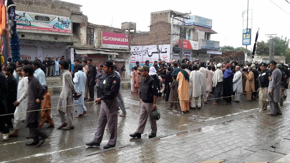 DC_Mardan's tweet photo. Last procession of imam bargah haderia bicket ganj mardan https://t.co/NpQXH59KzT