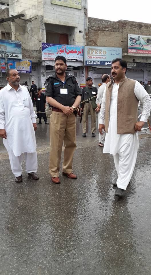 DC_Mardan's tweet photo. Last procession of imam bargah haderia bicket ganj mardan https://t.co/NpQXH59KzT