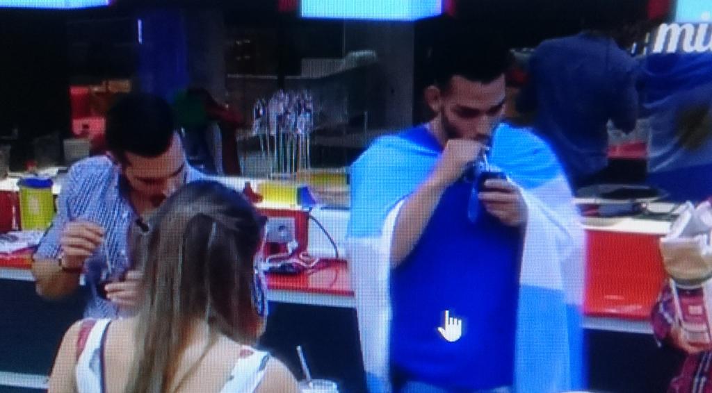 marnatalicchio's tweet photo. Toma mate y avivate!! @sofi_galeano @RickyGh16 @ricky_gh16 @CFRickygh16 https://t.co/5Q2IwvS79C