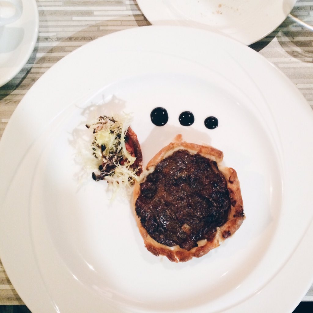 mrelliottfinn's tweet photo. @RestaurantInt appetizers hit it out of the park #ralove #rezlife https://t.co/2zB7dhNBCd