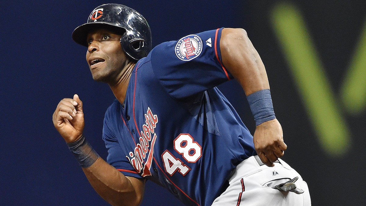 SportsCenter's tweet photo. THIS JUST IN: Torii Hunter of the Minnesota Twins announces his retirement. https://t.co/9sJQa9U5g0