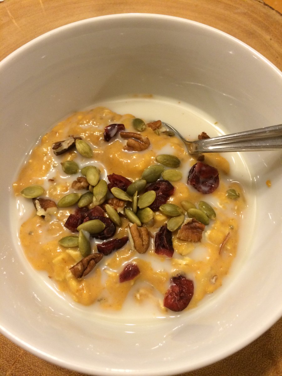 UWmerrynTA's tweet photo. Pumpkin pie overnight oats! Lots of protein and fibre.. and it feels like dessert #URwhatUtwEat https://t.co/04wIpXcSkI