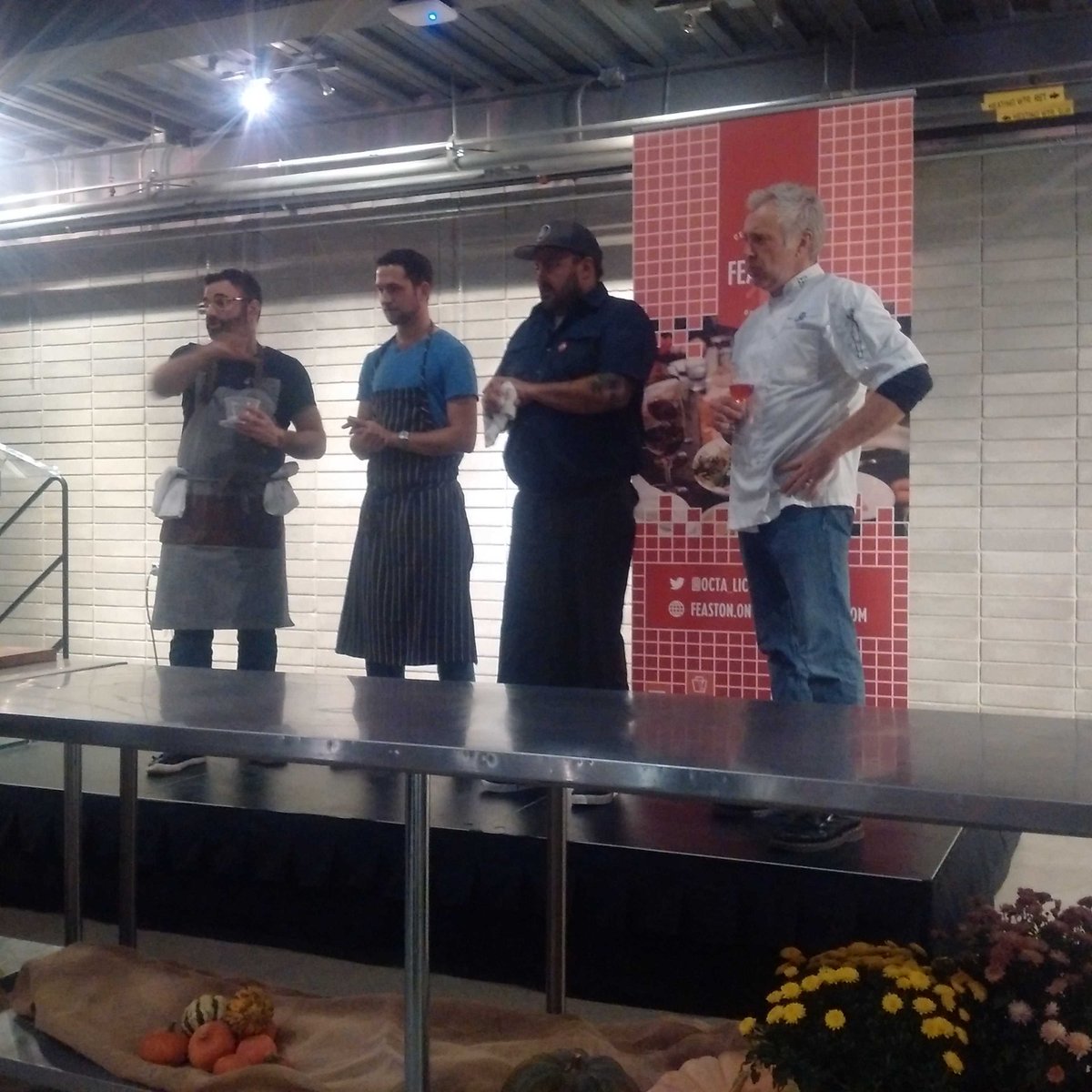 wanda_ho's tweet photo. Pigstock at @Brickworks with @AlbertPonzo @Bradlong @carlheinrich @JeffLong #manganitzapig #toomuchdeliciousness https://t.co/vB0ykvldLW