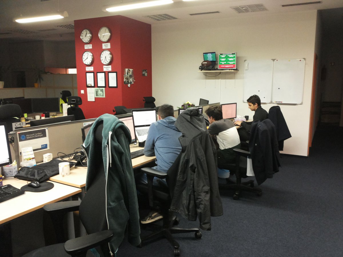_kafex's tweet photo. Working at full speed. Although it may not look too dynamic ;) #SabreHack #YOLOTeam https://t.co/2mePVngfH0