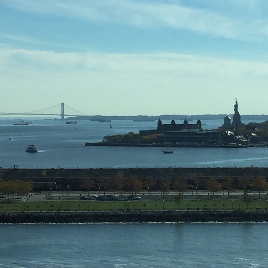 Sunday_Supper's tweet photo. Insane view from work today.
#iloveny #ladyliberty #nyharbor https://t.co/7oZwKOVUFR