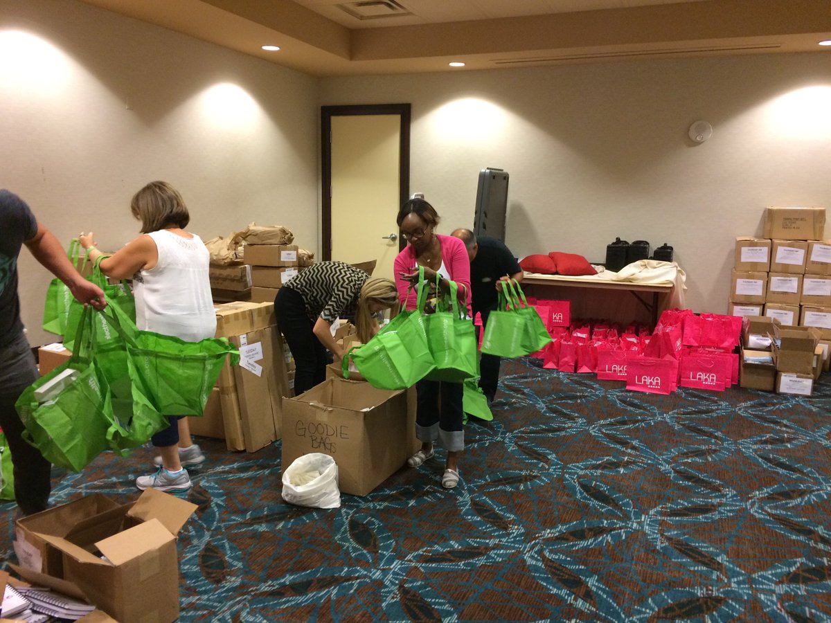 OfficeDynamics's tweet photo. Moving Day! 175 boxes moved today. #adminconf #redrocklv https://t.co/gZLAfKlRvz
