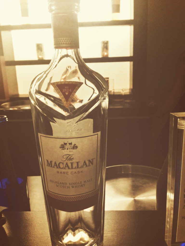 QZ_DanH's tweet photo. The Macallan Rare Cask is full bodied but smooth, delicious. Thanks @Ashbrookeross for the hook-up! #DiscoverRare https://t.co/KErG4Wn7qL